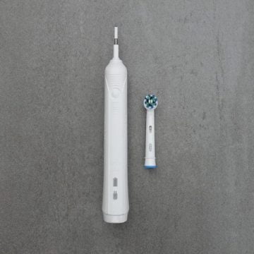 Cepillo de dientes, ¿eléctrico o manual? - Clínica Dental Everest