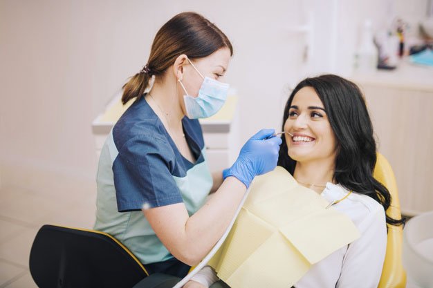 ¿Cuántas veces al año hay que visitar al dentista?
