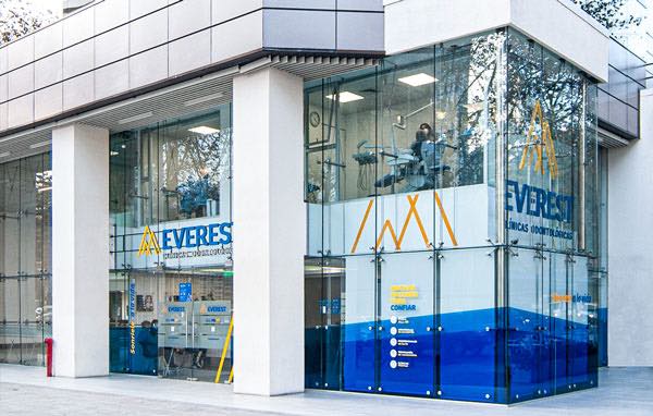 Fachada Clínica Dental Everest El Golf, Las Condes