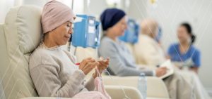 Mujeres en la sala de quimioterapia